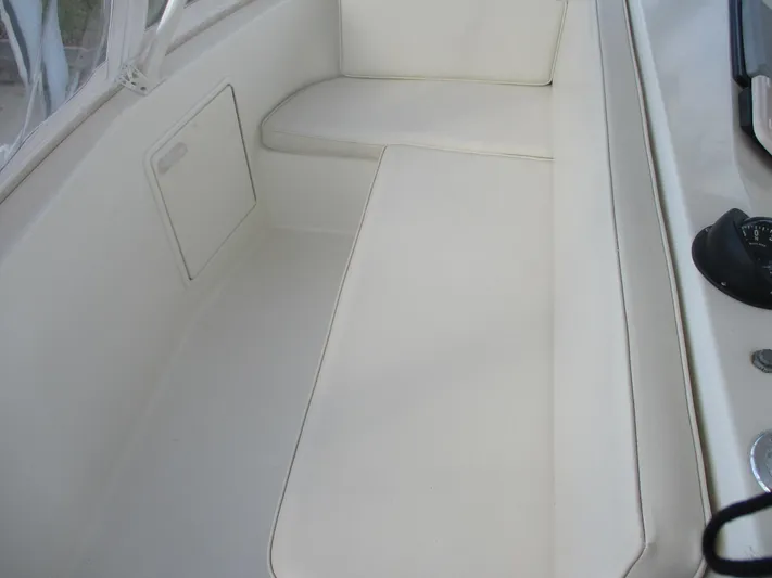 Persian Lady Yacht Photos Pics White seating area on a 1997 Ocean Yachts 40 Super Sport boat.