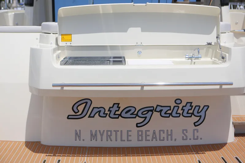 Integrity Yacht Photos Pics Electric grill at transom