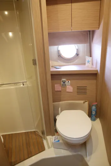 Integrity Yacht Photos Pics Forward head compartment