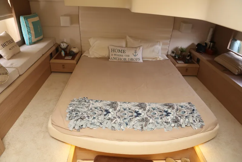 Integrity Yacht Photos Pics Aft master cabin berth