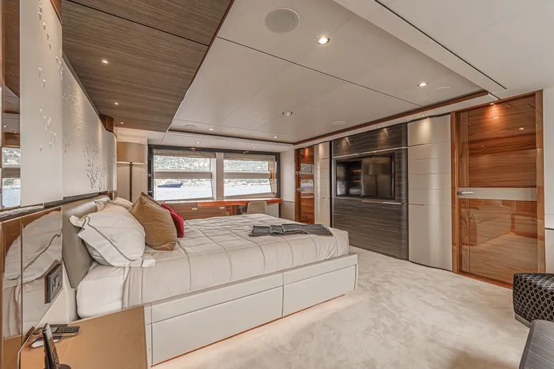 Avalon Yacht Photos Pics 