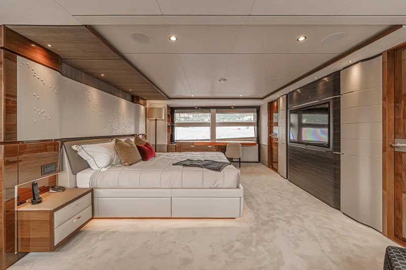 Avalon Yacht Photos Pics 