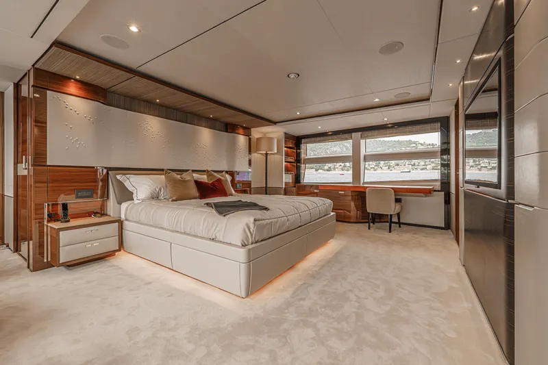 Avalon Yacht Photos Pics 
