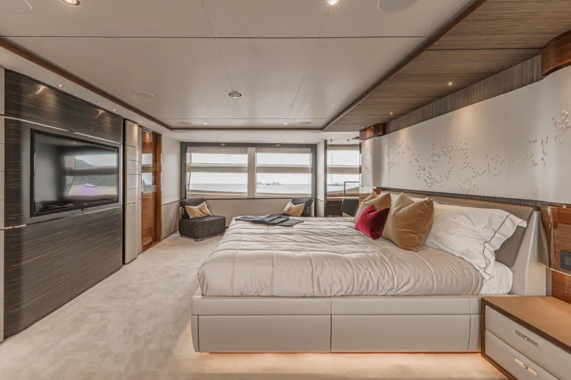 Avalon Yacht Photos Pics 