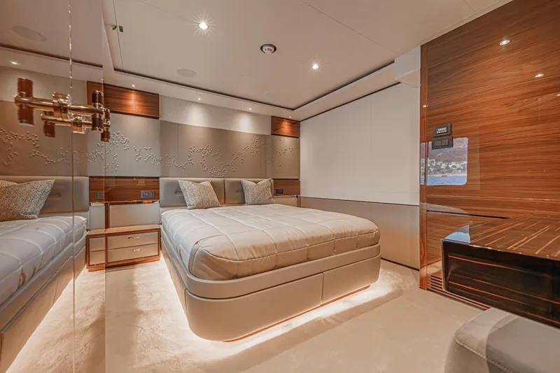 Avalon Yacht Photos Pics 