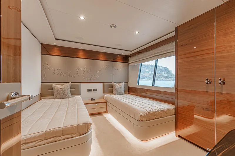 Avalon Yacht Photos Pics 