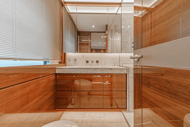 Avalon Yacht Photos Pics 