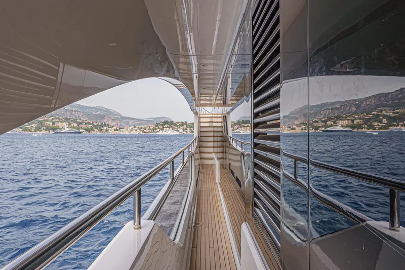 Avalon Yacht Photos Pics 