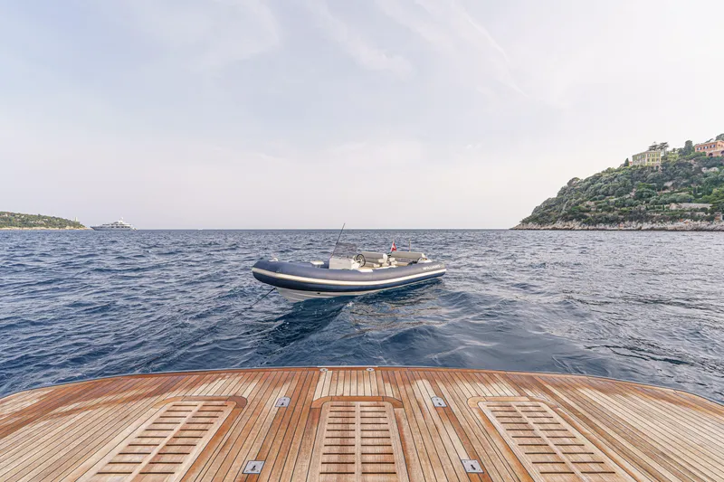 Avalon Yacht Photos Pics 