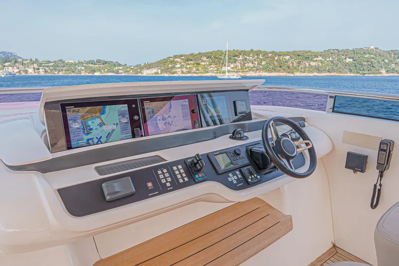 Avalon Yacht Photos Pics 