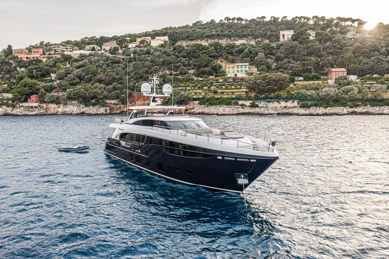 Avalon Yacht Photos Pics 