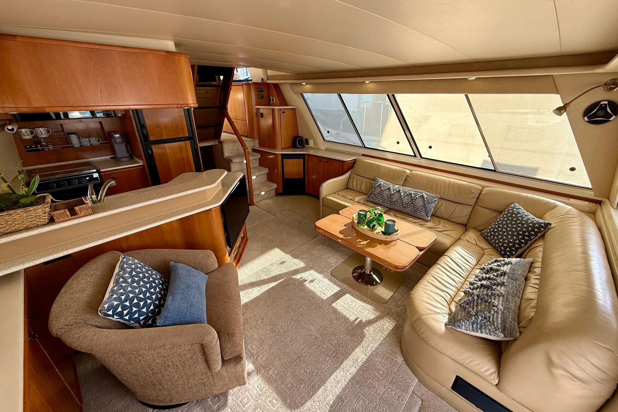 Luxurious interior of 2004 Meridian 490 Pilothouse yacht with cozy seating and modern amenities.