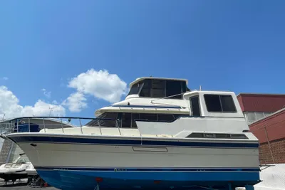 Vista 43 Motor Yacht