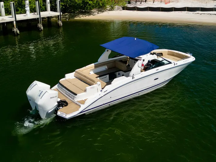  Yacht Photos Pics 2019 Sea Ray 290 SDX - Deck with seating