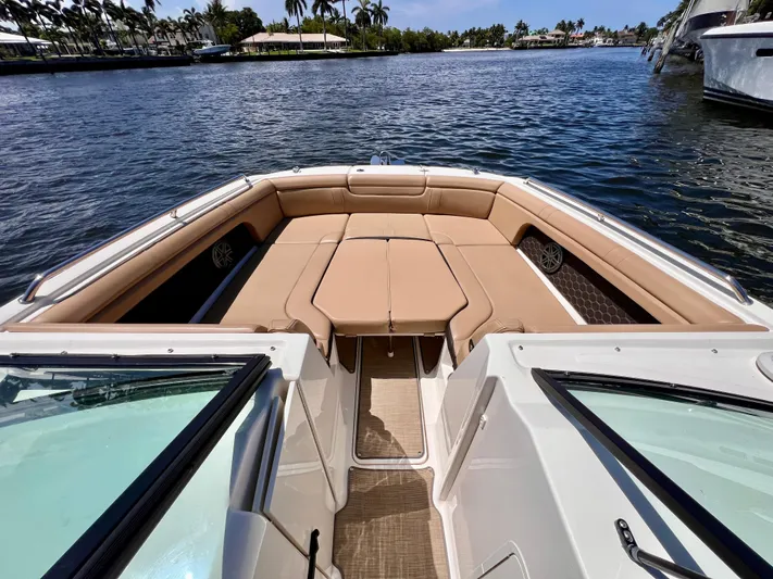  Yacht Photos Pics 2019 Sea Ray 290 SDX - Forward Seating with filler cushion