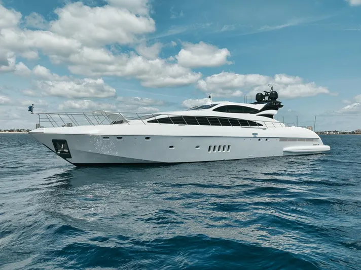 Tatami Yacht Photos Pics 