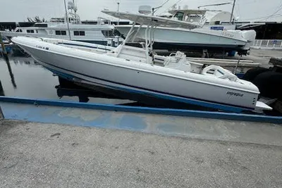 Intrepid 327 Center Console