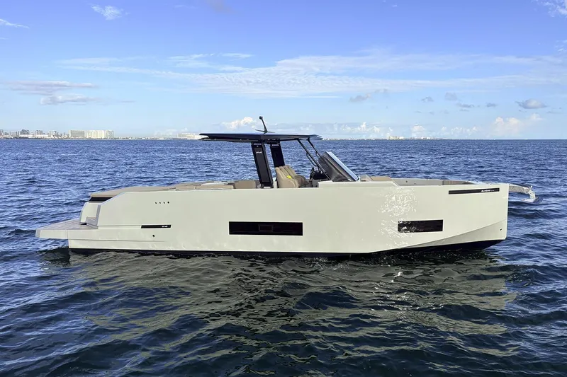 2025 De Antonio Yachts D42 @ Cancun Yacht Photos Pics 2025 De Antonio Yachts D42 cruising on open water under a clear blue sky.