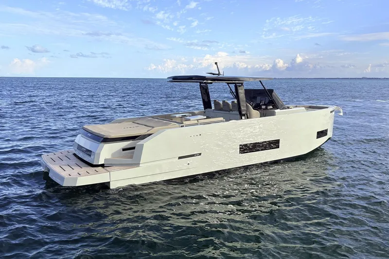 2025 De Antonio Yachts D42 @ Cancun Yacht Photos Pics 2025 De Antonio Yachts D42 cruising on open water under a clear blue sky.