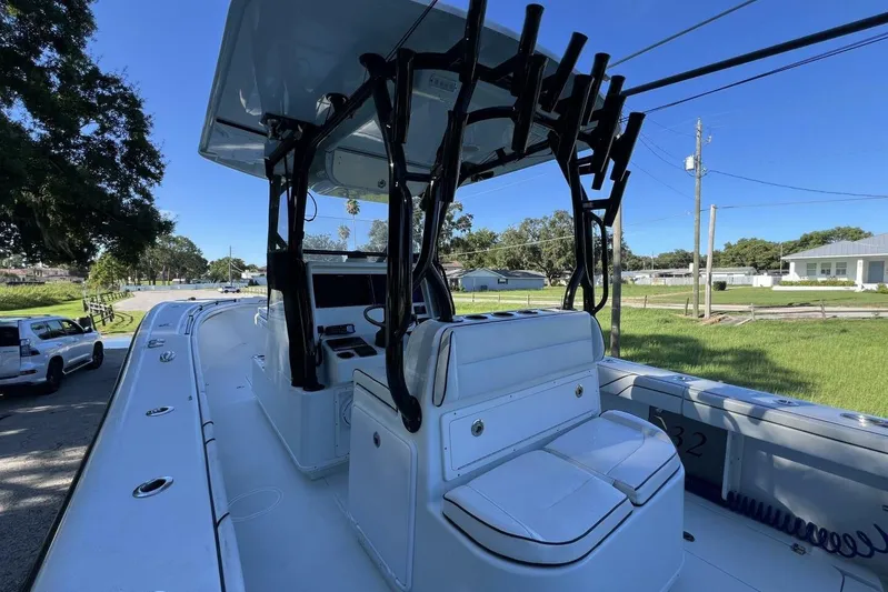  Yacht Photos Pics 2017 Yellowfin 32 Center Console - Cockpit Seating
