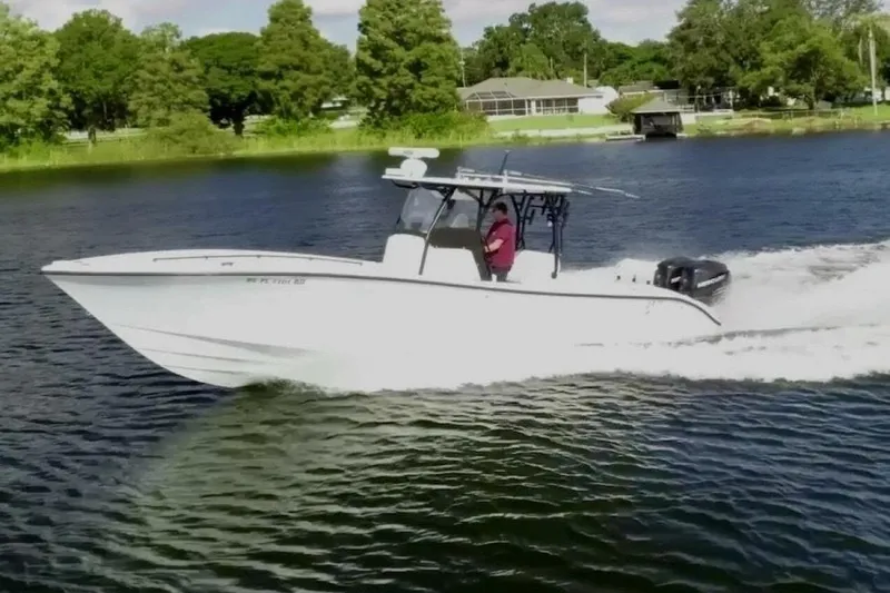  Yacht Photos Pics 2017 Yellowfin 32 Center Console - Profile