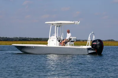 Tidewater 2110 Bay Max