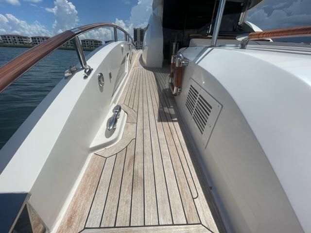 2007 Lazzara Yachts LSX