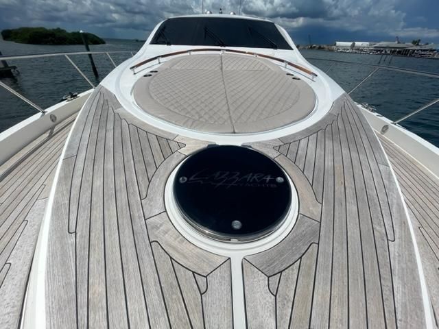 2007 Lazzara Yachts LSX