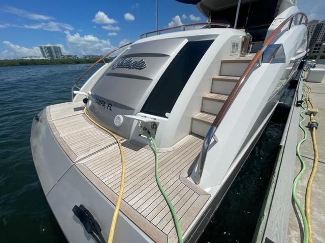 2007 Lazzara Yachts LSX