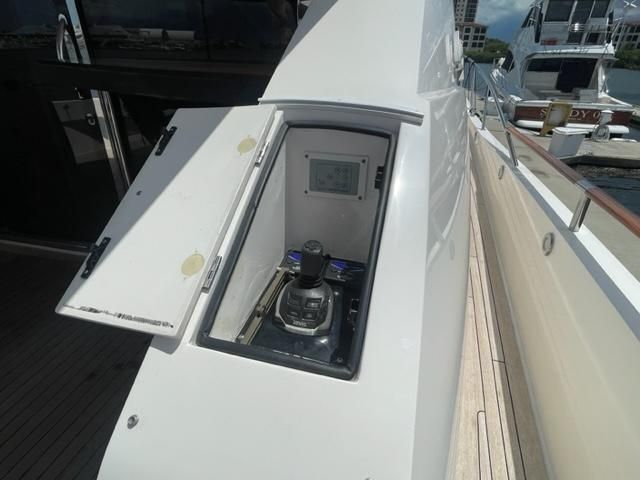 2007 Lazzara Yachts LSX