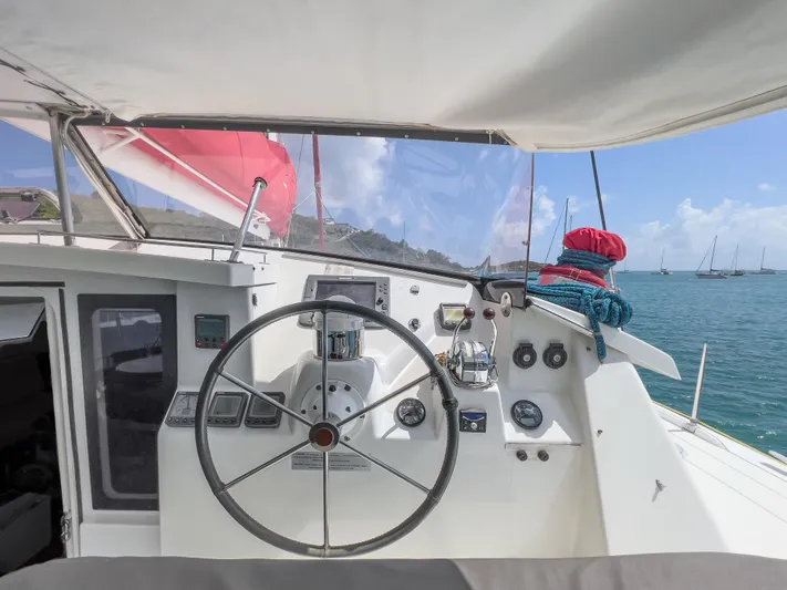 Stella Maris Yacht Photos Pics Helm of 2008 Fountaine Pajot Eleuthera 60 catamaran with ocean view.