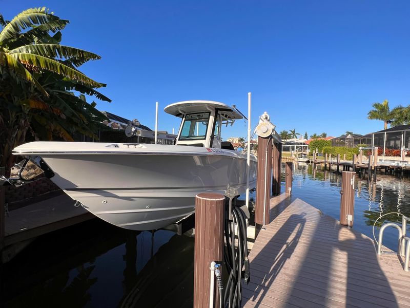 2022 Boston Whaler Outrage 280