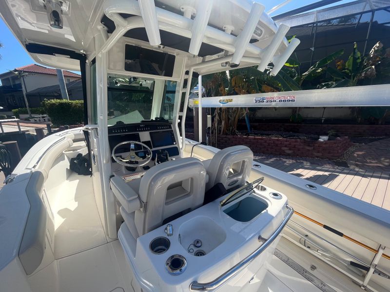 2022 Boston Whaler Outrage 280