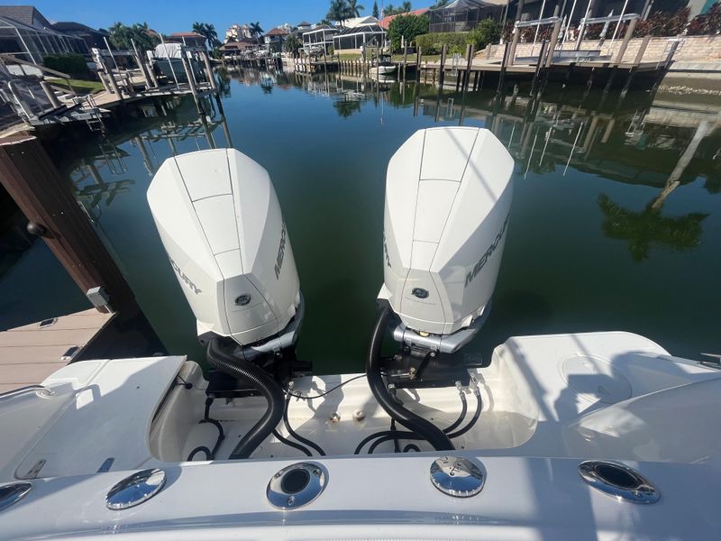 2022 Boston Whaler Outrage 280