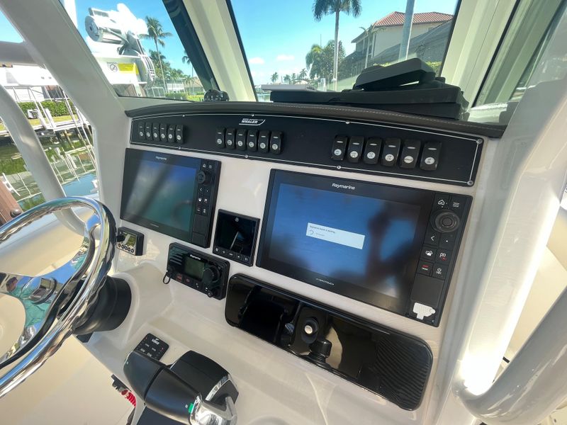 2022 Boston Whaler Outrage 280