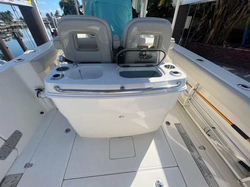 2022 Boston Whaler Outrage 280