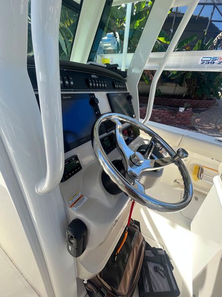 2022 Boston Whaler Outrage 280