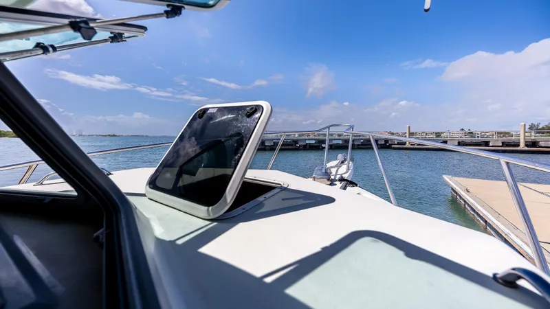  Yacht Photos Pics 2018 Parker - Bow