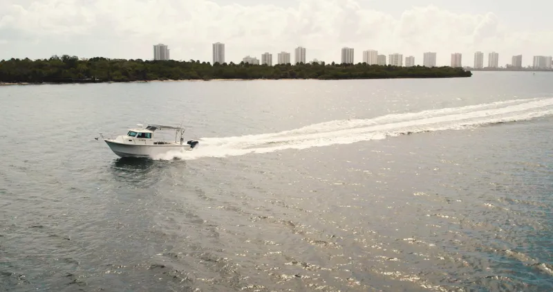  Yacht Photos Pics 2018 Parker - Exterior profile on the water