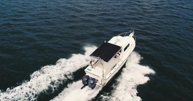  Yacht Photos Pics 2018 Parker - Exterior profile on the water