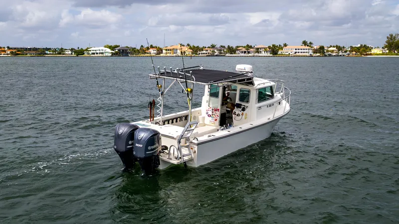  Yacht Photos Pics 2018 Parker - Exterior profile on the water