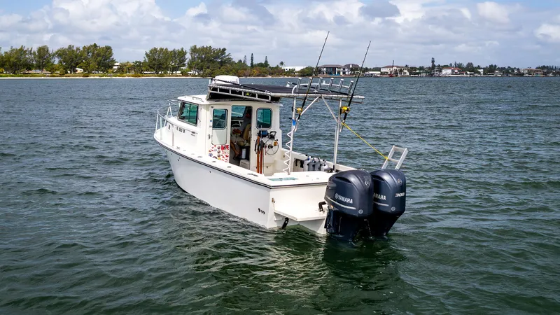  Yacht Photos Pics 2018 Parker - Exterior profile on the water