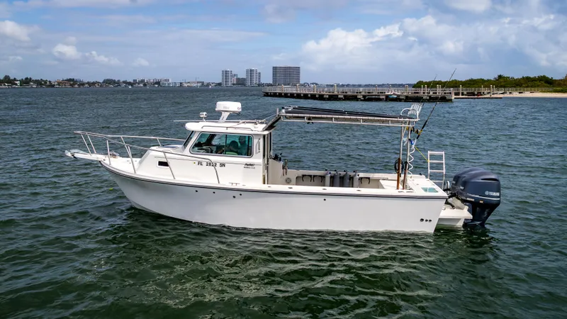  Yacht Photos Pics 2018 Parker - Exterior profile on the water