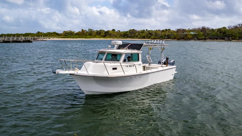  Yacht Photos Pics 2018 Parker 2820 XLD boat on calm water under cloudy sky.