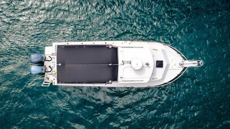  Yacht Photos Pics 2018 Parker - Exterior profile on the water