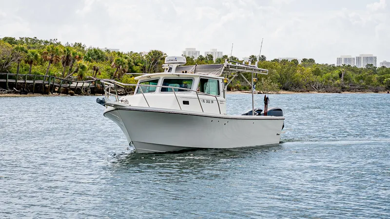  Yacht Photos Pics 2018 Parker - Exterior profile on the water