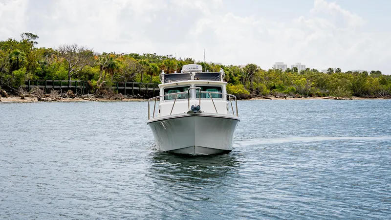  Yacht Photos Pics 2018 Parker - Exterior profile on the water