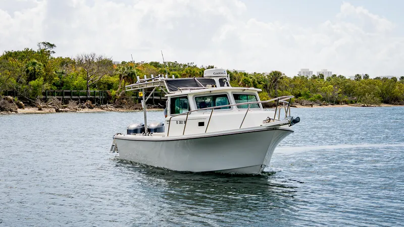 Yacht Photos Pics 2018 Parker - Exterior profile on the water