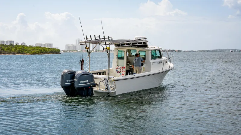  Yacht Photos Pics 2018 Parker - Exterior profile on the water