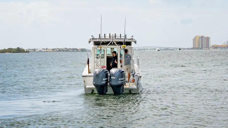  Yacht Photos Pics 2018 Parker - Exterior profile on the water
